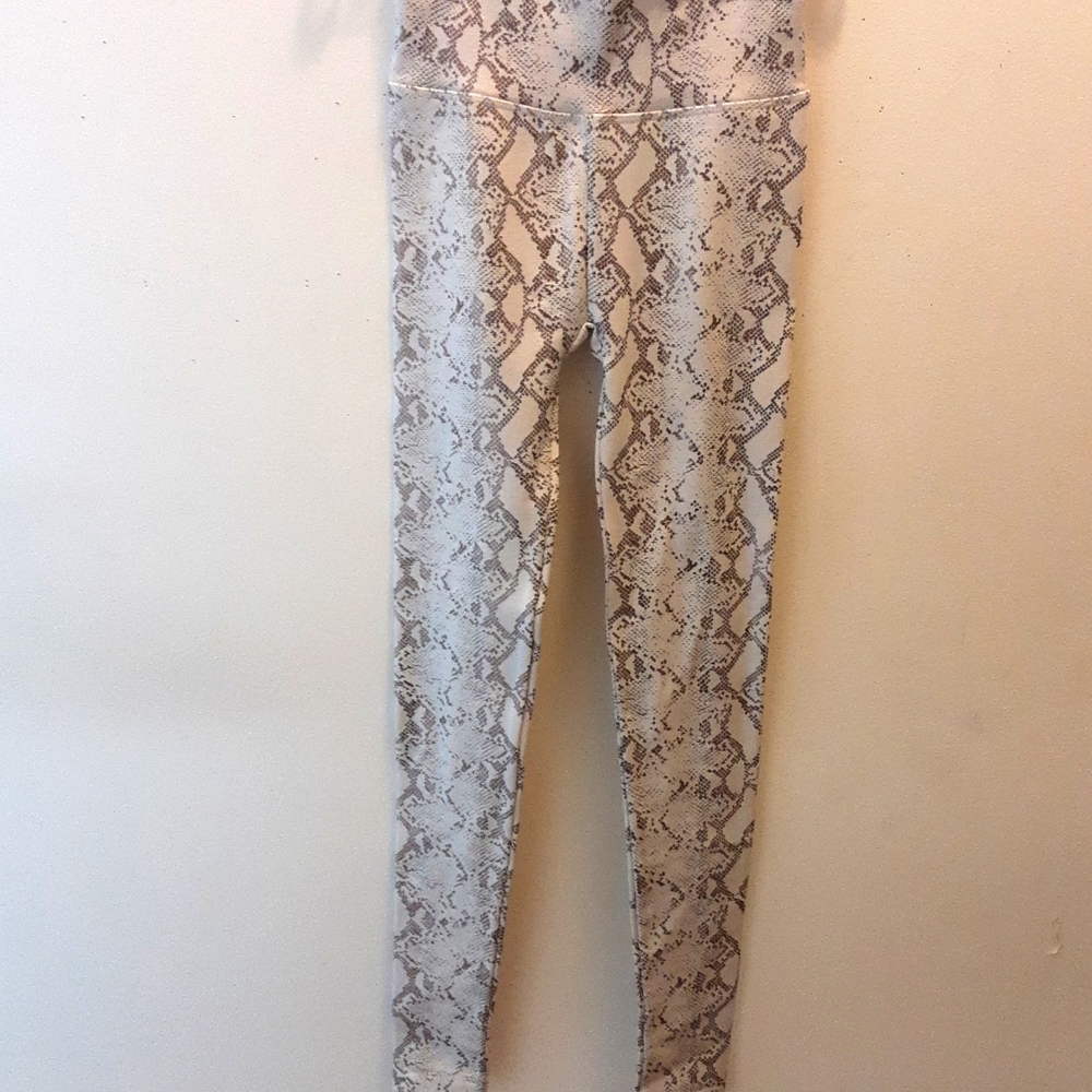 NWOT Zenana Women's Snakeskin Leggings Metalic Moccha Fleece Lined